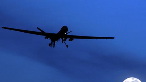Eine US-Drohne fliegt über Afghanistan.