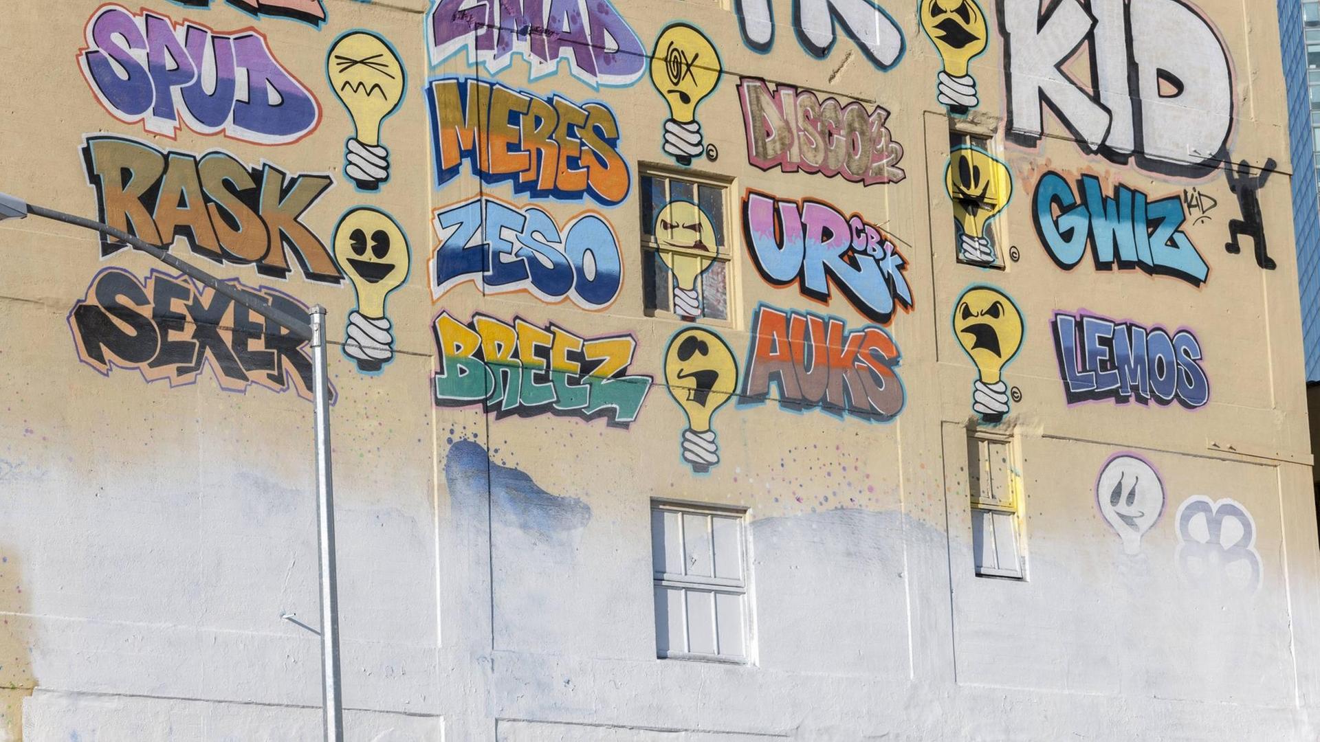 Weiß übermalte Streetart: DAs Industriegelände 5Pointz war das Zentrum der New Yorker Graffiti Szene.