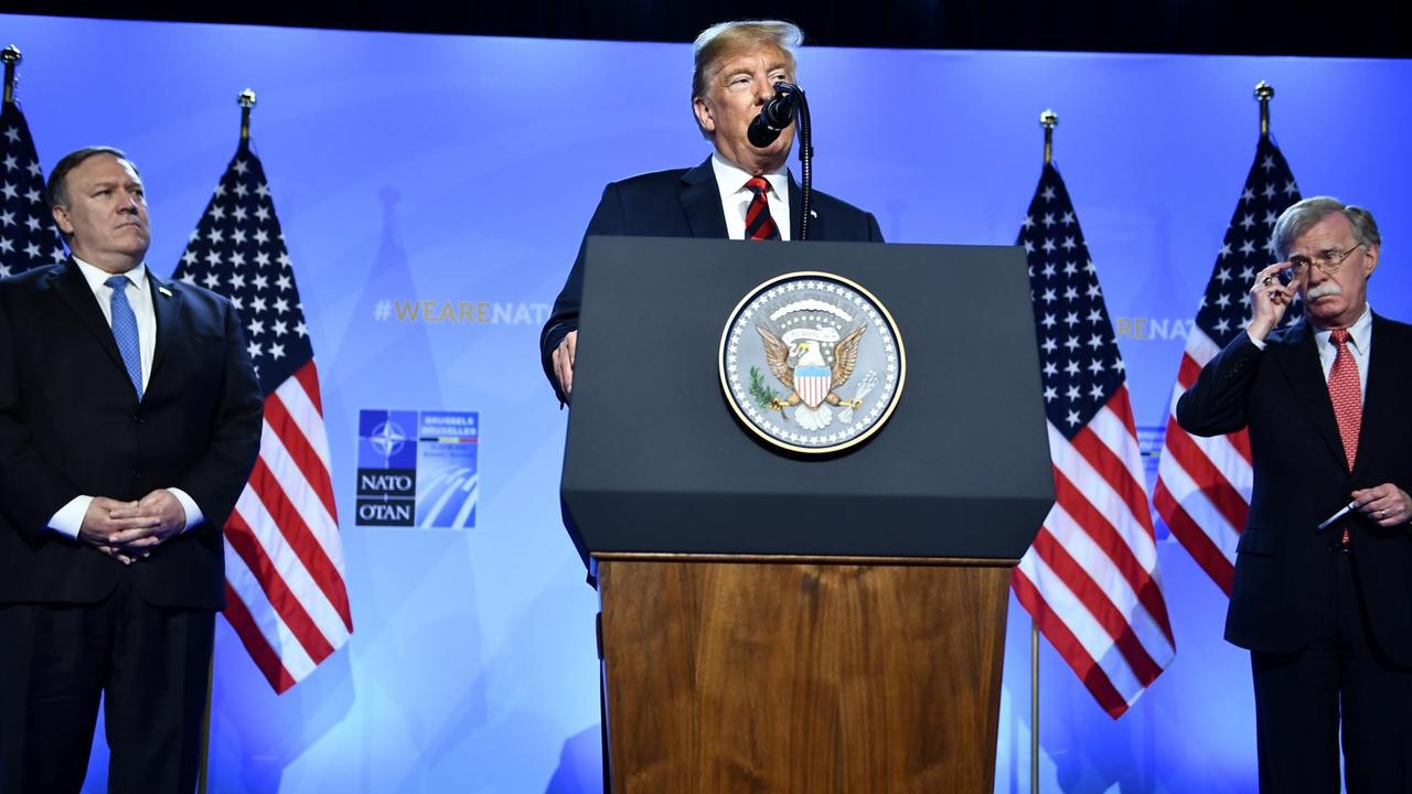 US-Präsident Trump spricht beim NATO-Gipfel in Brüssel. US-Präsident Trump spricht beim NATO-Gipfel in Brüssel.