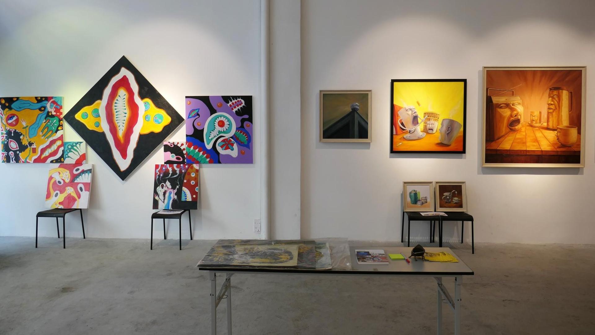 Innenaufnahme der Galerie "Myanm/art". Innenaufnahme der Galerie "Myanm/art".