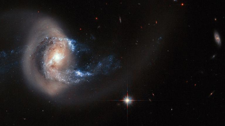 Spuren einer kosmischen Kollision: NGC 7714 Spuren einer kosmischen Kollision: NGC 7714