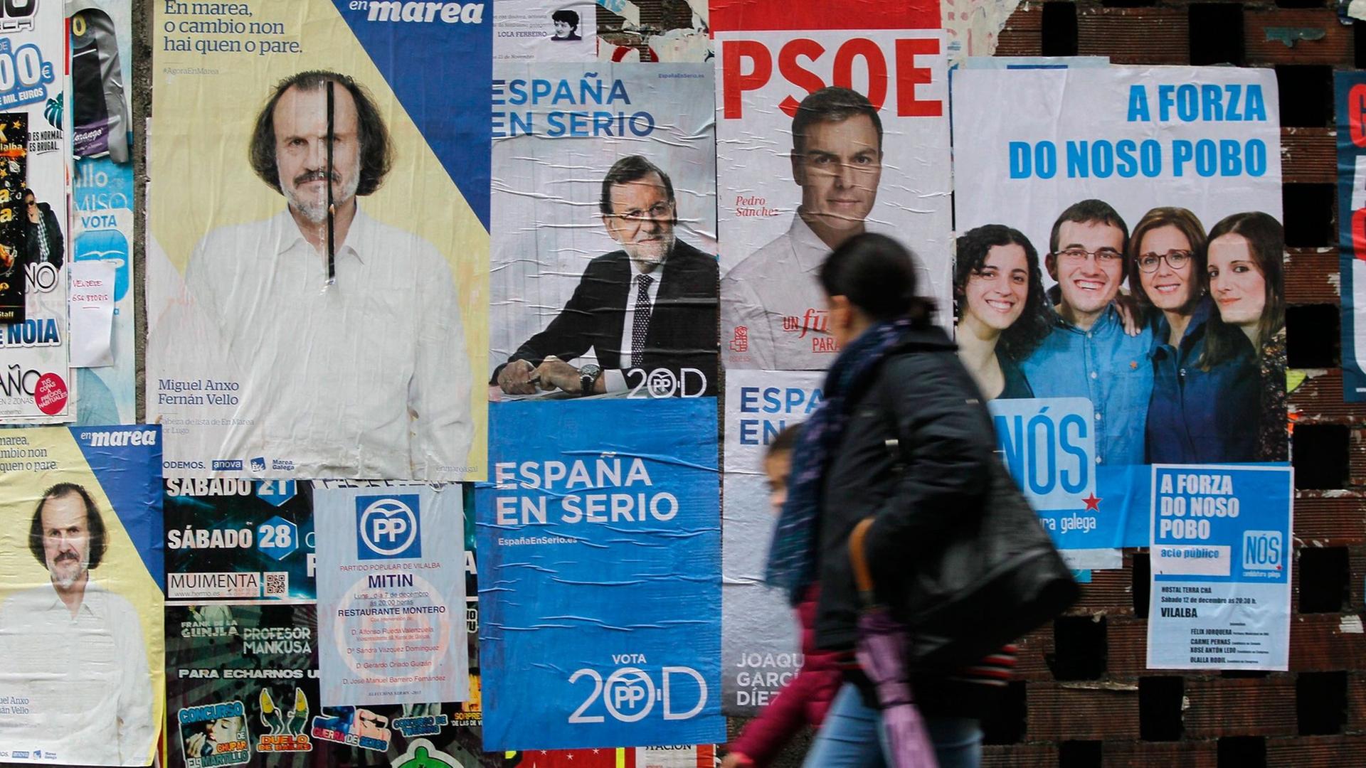 Wahlplakate zur Parlamentswahl in Spanien am 20. Dezember Wahlplakate zur Parlamentswahl in Spanien am 20. Dezember