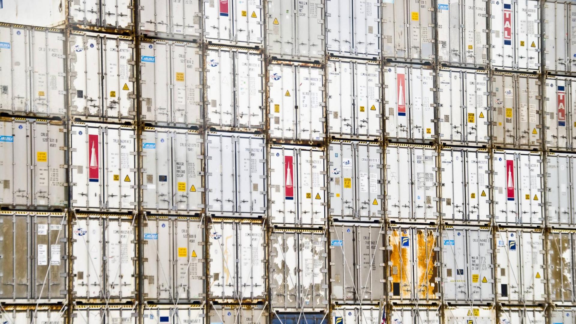 Container im Hamburger Hafen Container im Hamburger Hafen