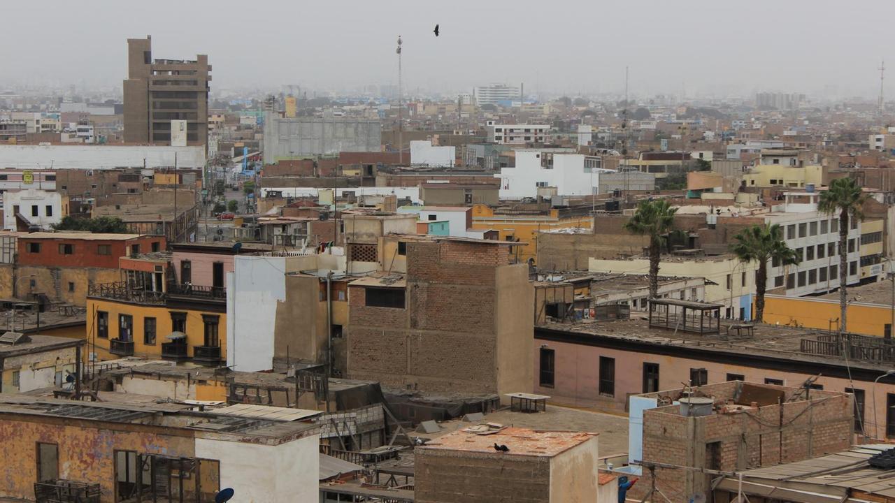 Callao, ein armes Viertel in Lima. Je ärmer die Frauen sind, desto weniger ist die Polizei daran interessiert, ihnen in Notsituationen zu helfen. Callao, ein armes Viertel in Lima. Je ärmer die Frauen sind, desto weniger ist die Polizei daran interessiert, ihnen in Notsituationen zu helfen.