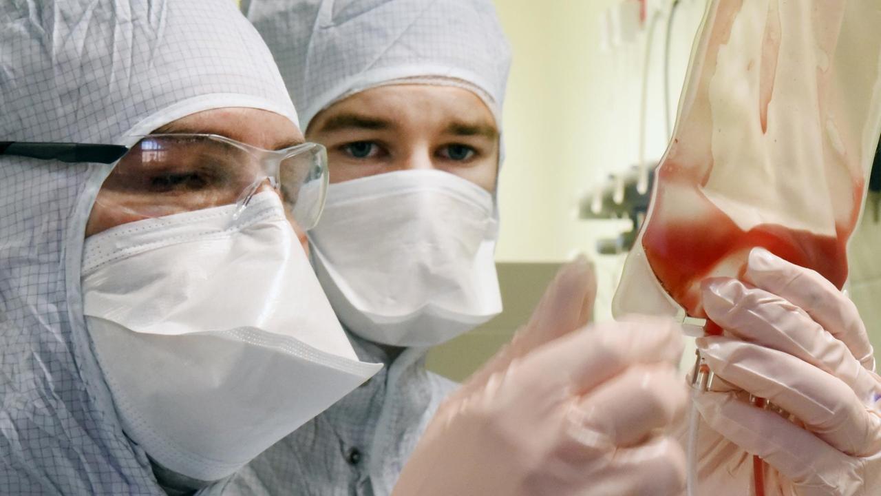 Am Fraunhofer Institut für Zelltherapie und Immunologie (IZI) in Leipzig (Sachsen) arbeiten Forscher an neuer Zelltherapie gegen Krebs, der Chimären-Antigenrezeptor-Therapie (CAR-T). Am Fraunhofer Institut für Zelltherapie und Immunologie (IZI) in Leipzig (Sachsen) arbeiten Forscher an neuer Zelltherapie gegen Krebs, der Chimären-Antigenrezeptor-Therapie (CAR-T).