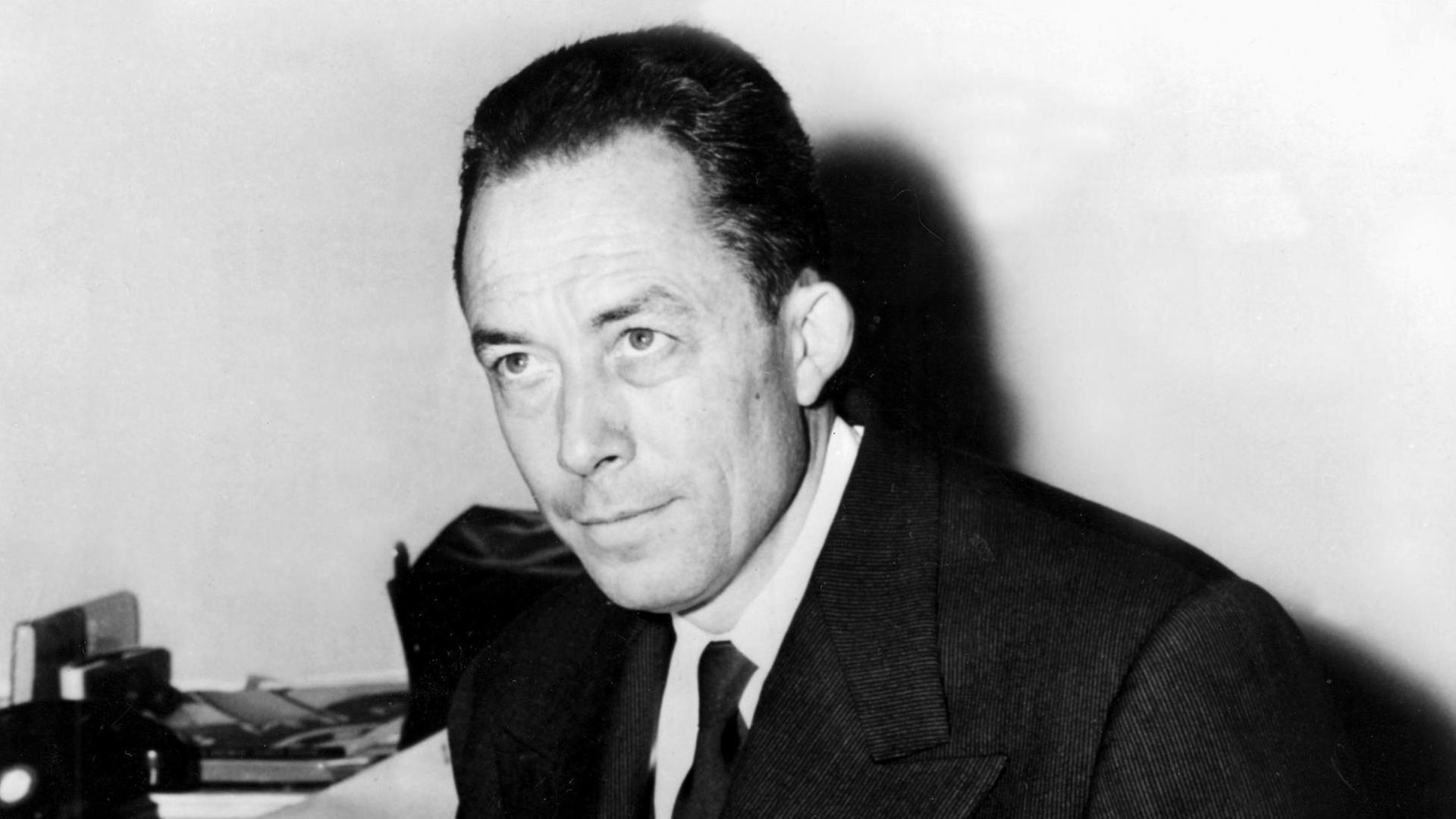 Der Schriftsteller Albert Camus im Jahr 1957 Der Schriftsteller Albert Camus im Jahr 1957