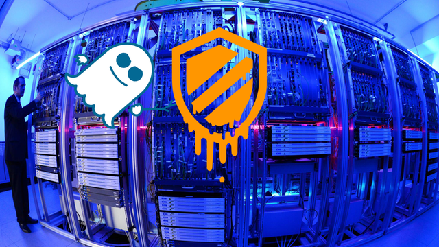 Die Logos der Sicherheitslücken Meltdown und Spectre sind vor einem Regal mit Computern zu sehen (Kollage)