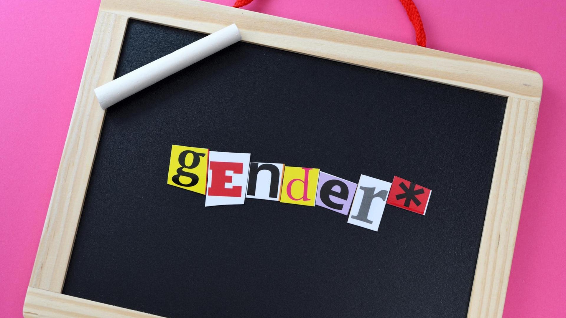 Schriftzug Gender* auf einer Schreibtafel, Schriftzug Gender* auf einer Schreibtafel,