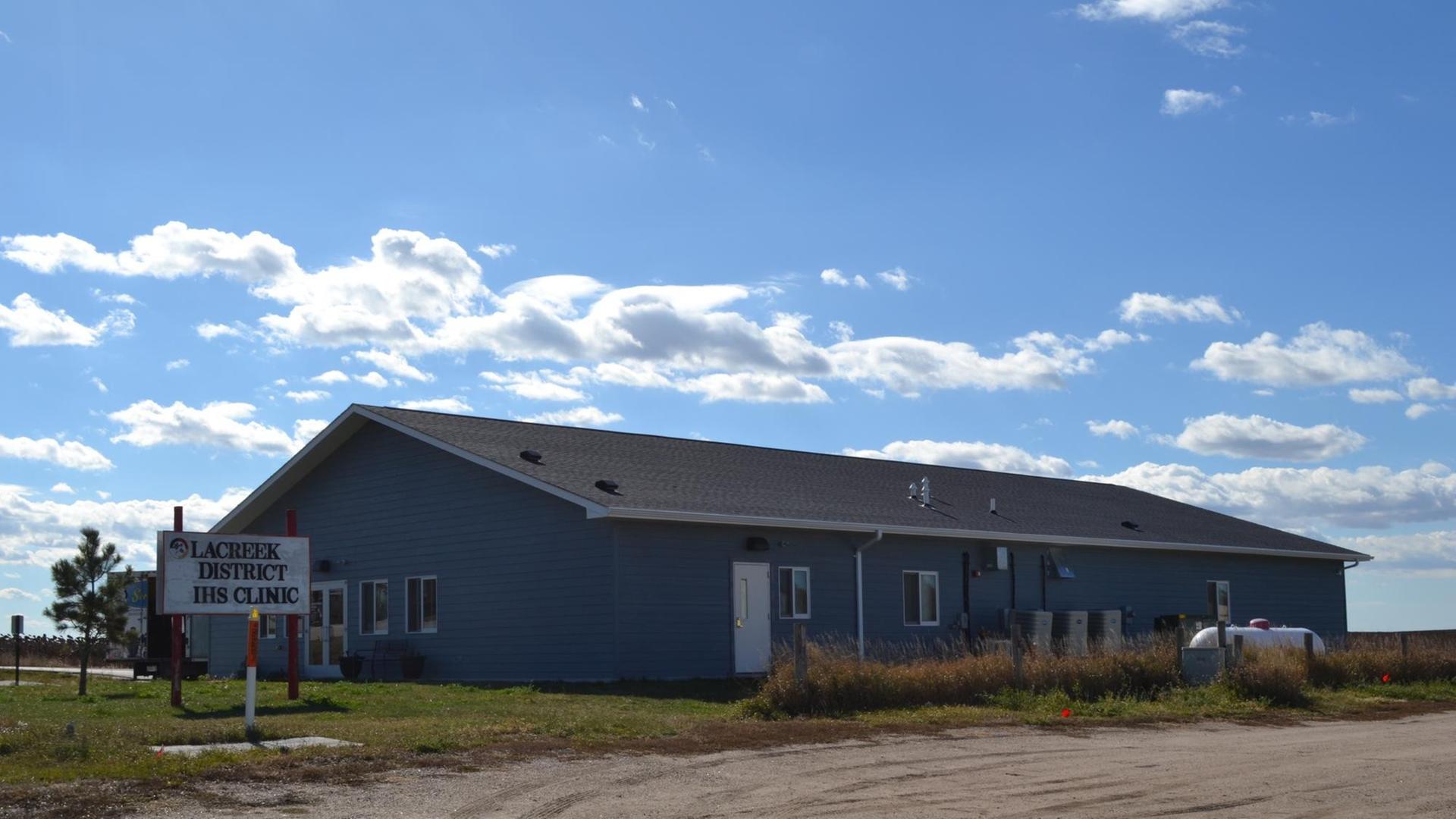 Ein schlichtes Holzhaus - die IHS Klinik von Martin in South Dakota Ein schlichtes Holzhaus - die IHS Klinik von Martin in South Dakota