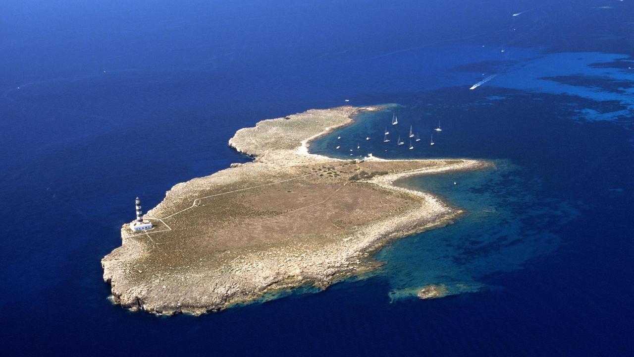 Luftbild der unbewohnten Isla del Aire, südöstlich von Menorca Luftbild der unbewohnten Isla del Aire, südöstlich von Menorca