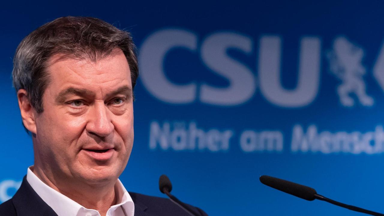 Markus Söder, CSU-Vorsitzender und Ministerpräsident von Bayern, gibt vor der CSU-Vorstandssitzung ein Statement in der Parteizentrale. Markus Söder, CSU-Vorsitzender und Ministerpräsident von Bayern, gibt vor der CSU-Vorstandssitzung ein Statement in der Parteizentrale.