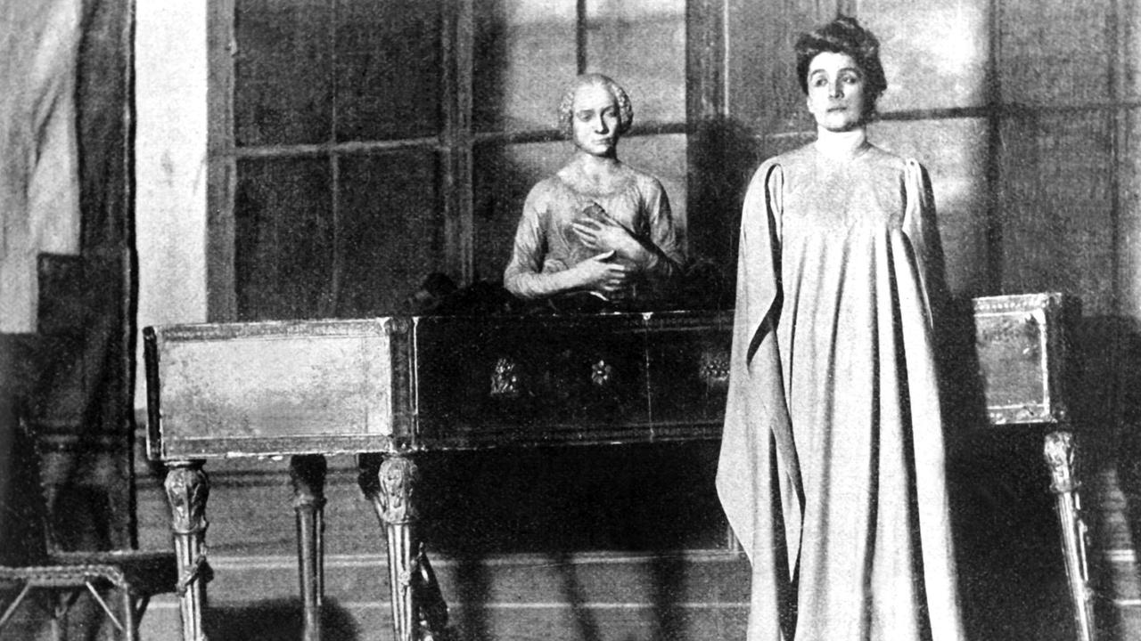Die italienische Schauspielerin Eleonora Duse als Silvia in d'Annunzios Drama "La Gioconda" bei einem Gastspiel 1910 in Berlin. Die italienische Schauspielerin Eleonora Duse als Silvia in d'Annunzios Drama "La Gioconda" bei einem Gastspiel 1910 in Berlin.