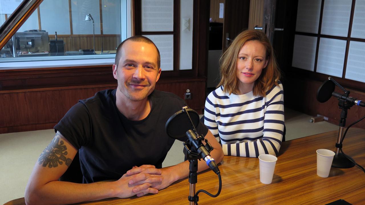 Das Schauspielerpaar Barnaby Metschurat (l.) und Lavinia Wilson im Studio von Deutschlandradio Kultur Das Schauspielerpaar Barnaby Metschurat (l.) und Lavinia Wilson im Studio von Deutschlandradio Kultur