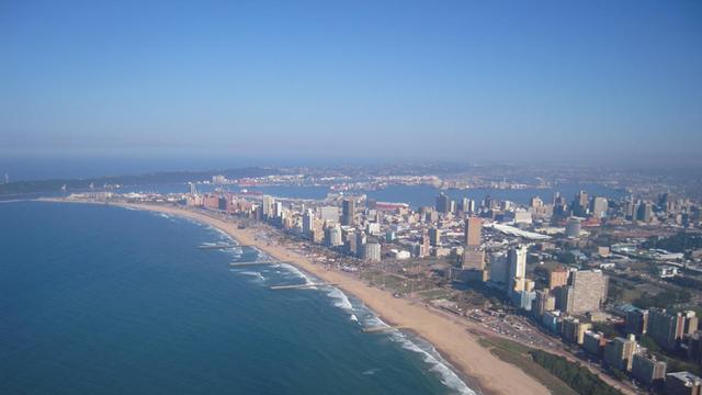 Luftaufnahme vom Stadtstrand in Durban, Südafrika (Aufnahme vom 24.05.2010)