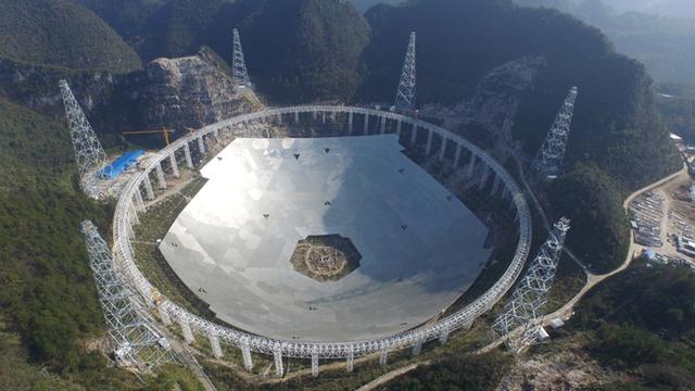Das FAST-Teleskop in China wird die größte Radioschüssel der Welt