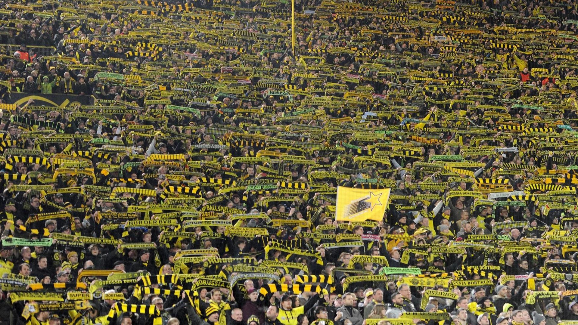 You'll Never Walk Alone - Ein beliebtes Lied bei den Fans von Borussia Dortmund. You'll Never Walk Alone - Ein beliebtes Lied bei den Fans von Borussia Dortmund.