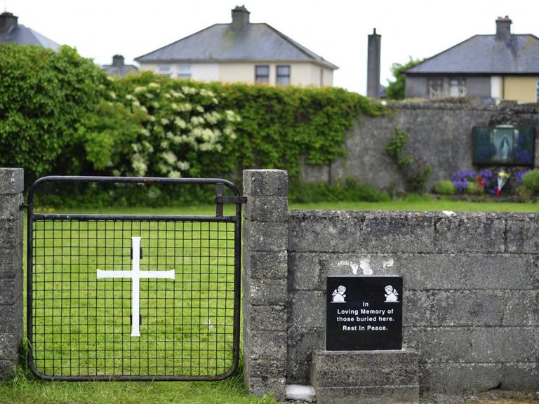 Blick auf das Heim für ledige Mütter und ihre Kinder des katholischen Bon-Secours-Orden im westirischen Tuam.