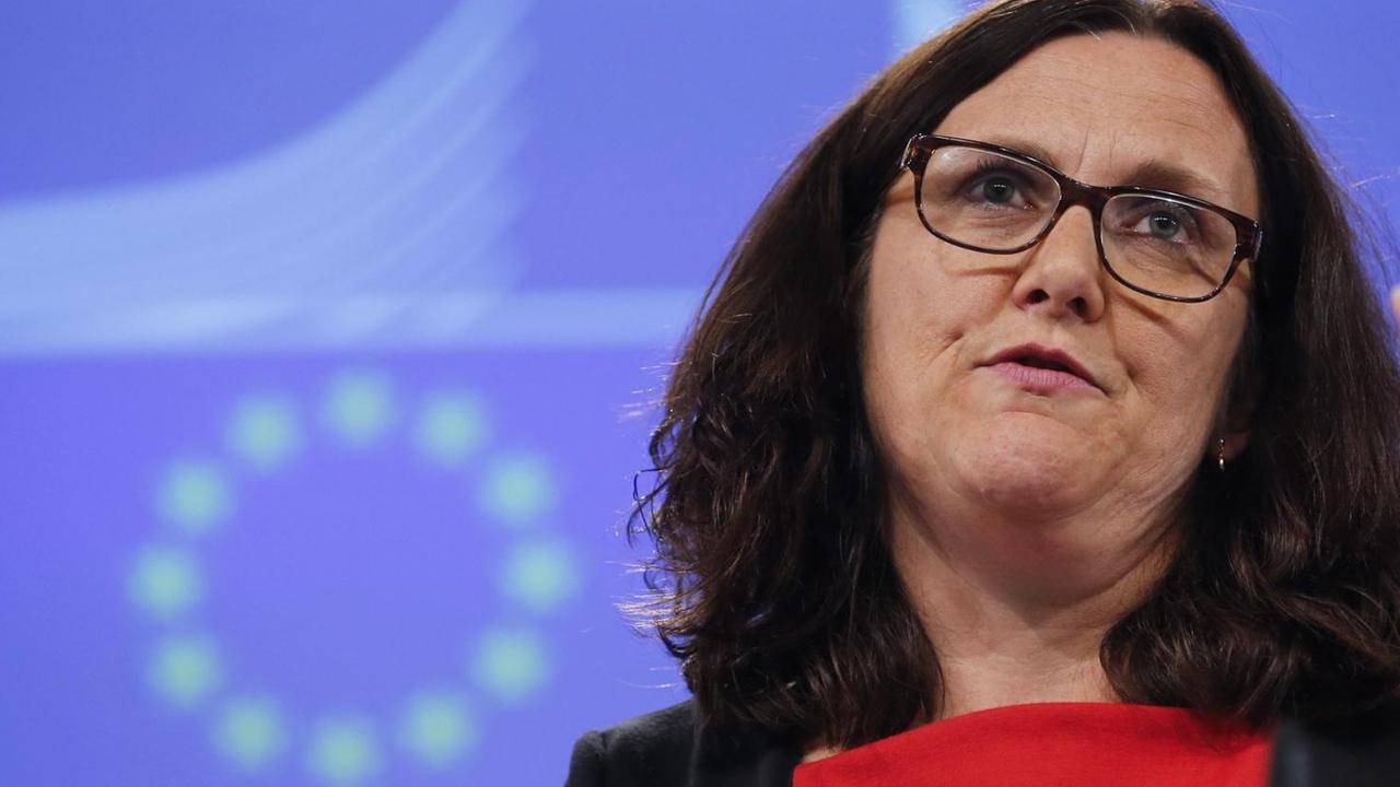 EU-Kommissarin Cecilia Malström stellt Alternative zu TTIP-Schiedsgerichten vor EU-Kommissarin Cecilia Malström stellt Alternative zu TTIP-Schiedsgerichten vor
