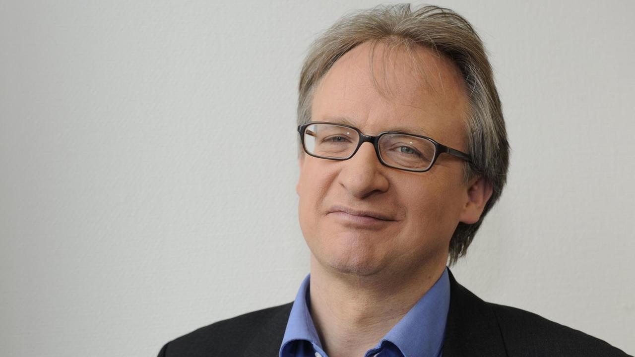 Der Publizist, Politikwissenschaftler und Jurist Albrecht von Lucke, aufgenommen am 24.03.2013 in Köln (Nordrhein-Westfalen). Foto: Horst Galuschka