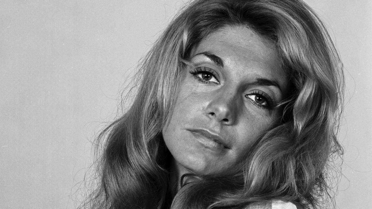 Die österreichische Sängerin, Schauspielerin und Schriftstellerin Erika Pluhar, aufgenommen in den 70er-Jahren. Die österreichische Sängerin, Schauspielerin und Schriftstellerin Erika Pluhar, aufgenommen in den 70er-Jahren.