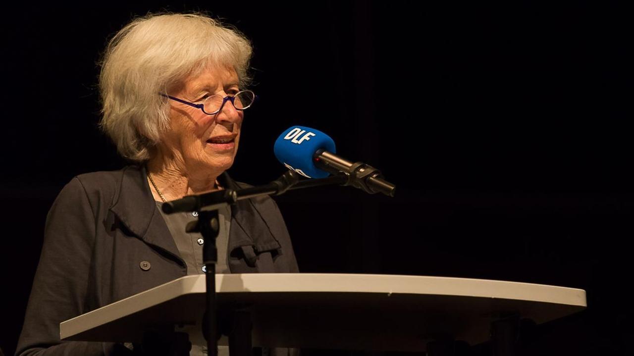 Neele Hertling, Schirmherrin des Projektes Mekomet bei der Eröffnung des Forum neuer Musik 2016. Neele Hertling, Schirmherrin des Projektes Mekomet bei der Eröffnung des Forum neuer Musik 2016.