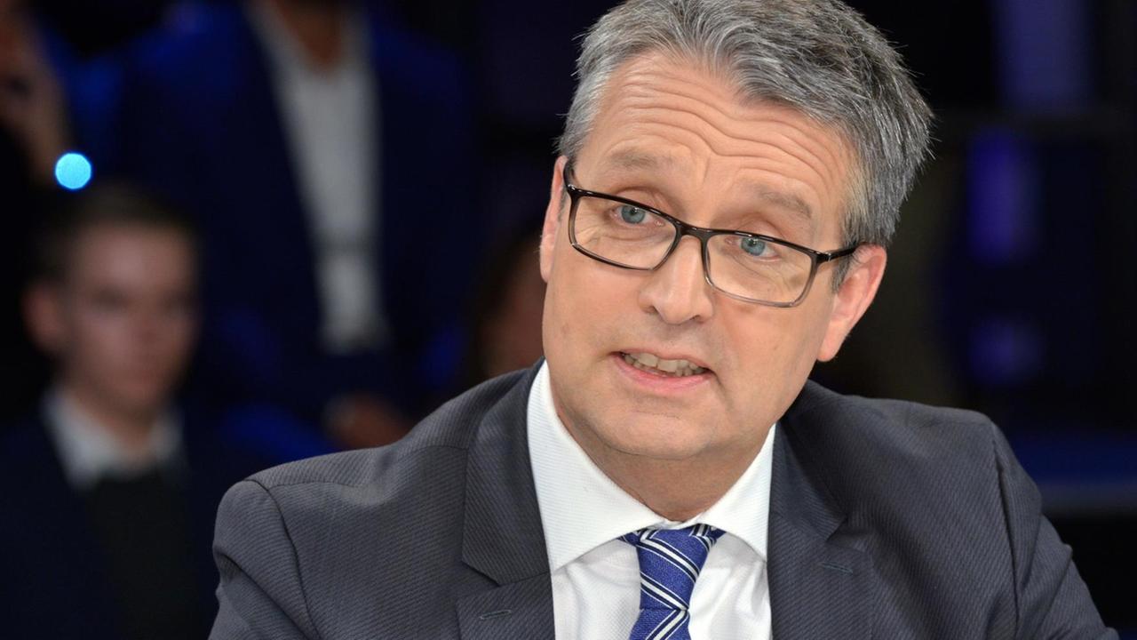Gabor Steingart, Herausgeber des "Handelsblatt", aufgenommen am 02.02.2017 während der ZDF-Talksendung "Maybrit Illner". Gabor Steingart, Herausgeber des "Handelsblatt", aufgenommen am 02.02.2017 während der ZDF-Talksendung "Maybrit Illner".