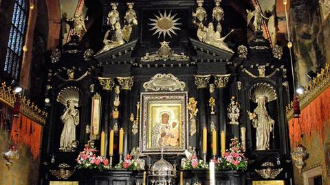 Altar und Ikone der Schwarzen Madonna