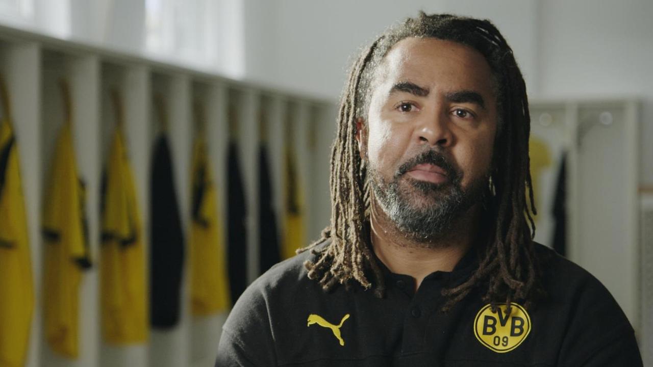 Ex-Fußballnationalspieler Patrick Owomoyela in der Doku "Schwarze Adler" Ex-Fußballnationalspieler Patrick Owomoyela in der Doku "Schwarze Adler"