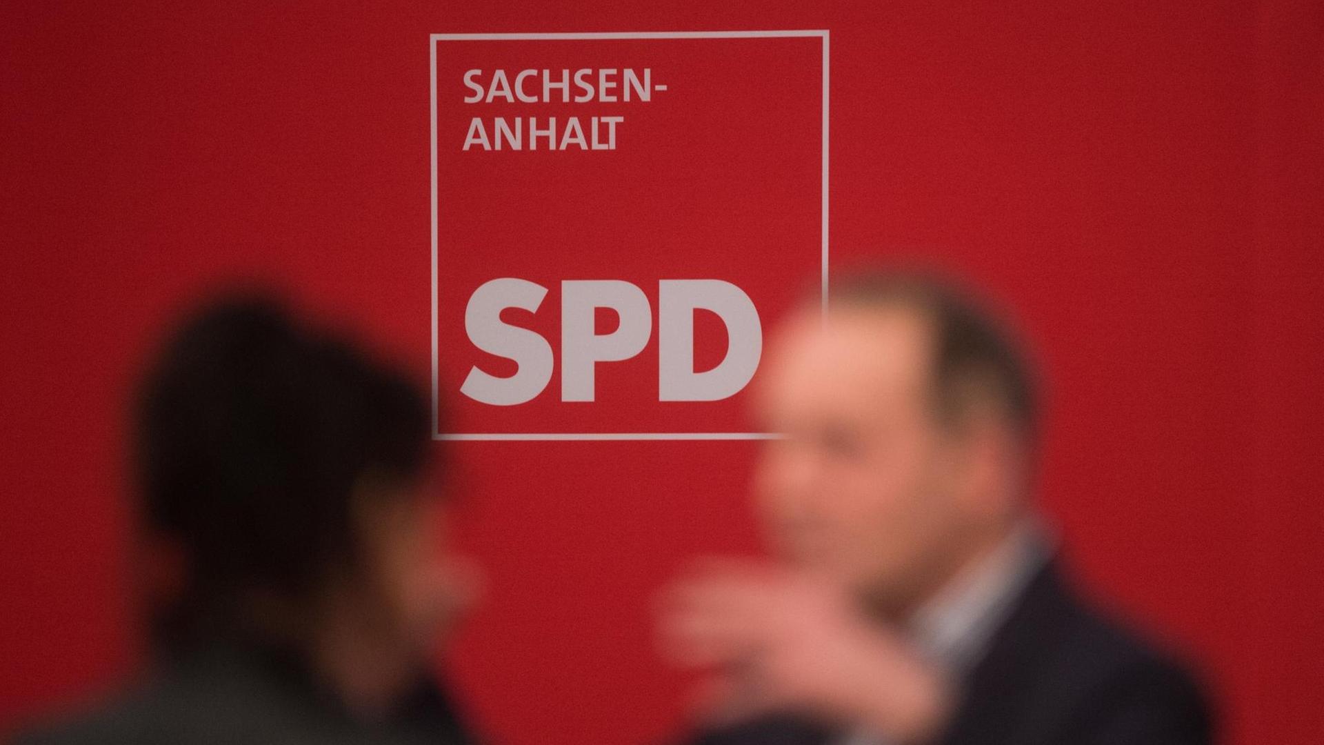 Delegierte diskutieren am 12.01.2018 in Wernigerode (Sachsen-Anhalt) vor Beginn des Landesparteitages der SPD Sachsen-Anhalt. Delegierte diskutieren am 12.01.2018 in Wernigerode (Sachsen-Anhalt) vor Beginn des Landesparteitages der SPD Sachsen-Anhalt.