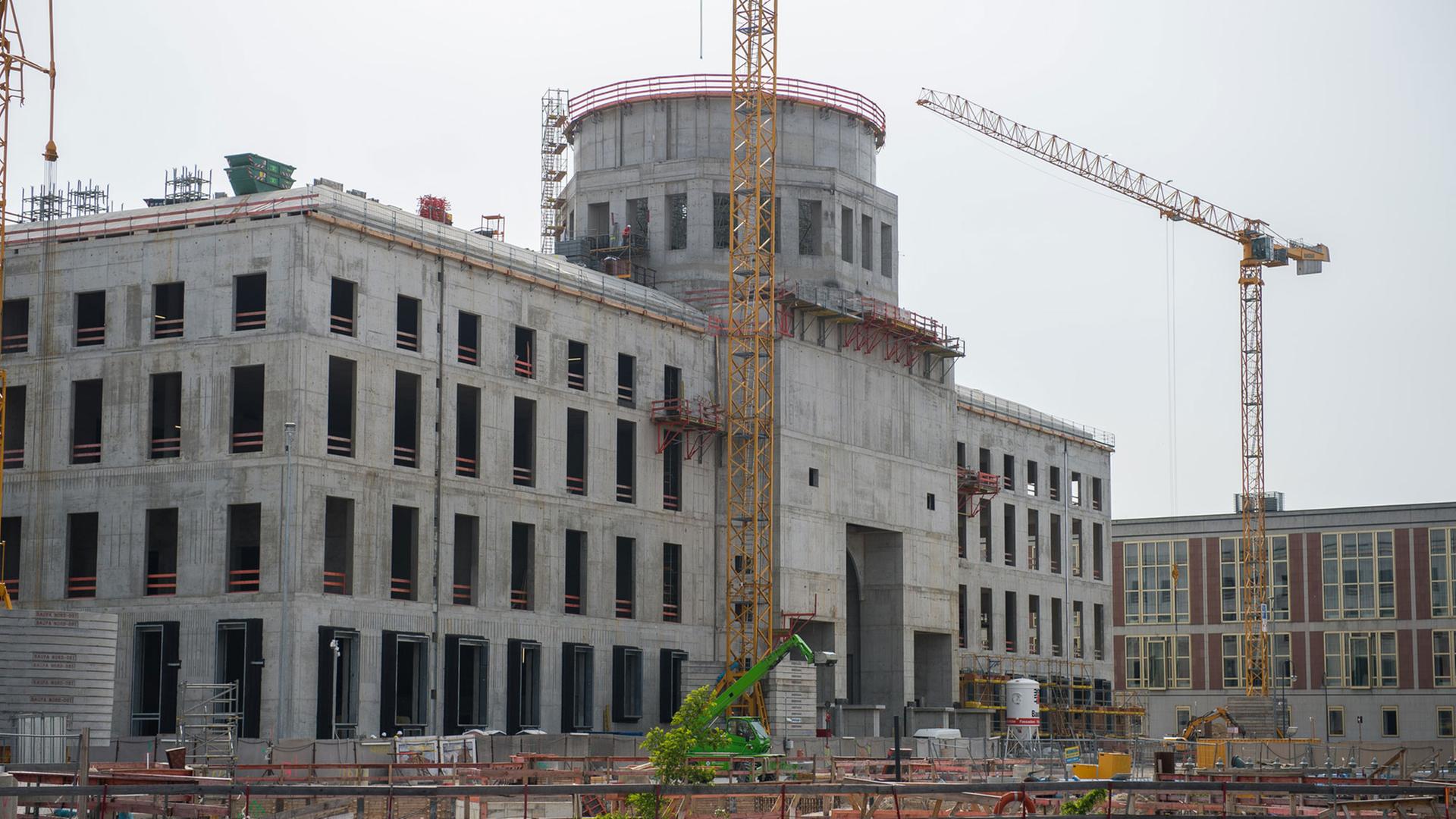 Die Baustelle des Berliner Schlosses, in dem 2019 das Humboldt-Forum eröffnen soll, aufgenommen am 28.05.2015. Die Baustelle des Berliner Schlosses, in dem 2019 das Humboldt-Forum eröffnen soll, aufgenommen am 28.05.2015.