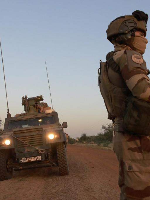 Französische Soldaten der "Operation Barkhane" am 4. November 2019 in Burkina Faso. Die Operation ist in fünf Ländern des westafrikanischen Sahel aktiv: Tschad, Mali, Mauritania and Niger.