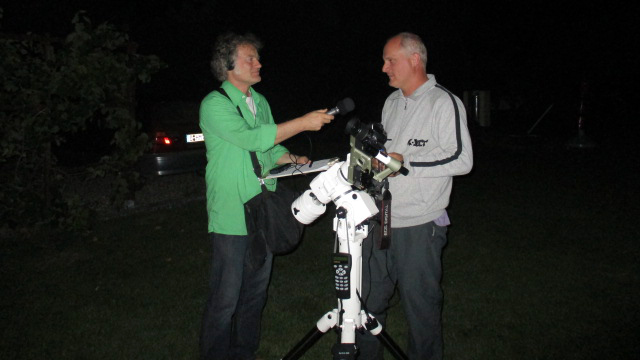 Reporter Gerhard Richter (l.) mit Sternschnuppen-Fotograf Andre Schäfer im westhavelländischen Gülpe, aufgenommen am 13.8.2015. Reporter Gerhard Richter (l.) mit Sternschnuppen-Fotograf Andre Schäfer im westhavelländischen Gülpe, aufgenommen am 13.8.2015.