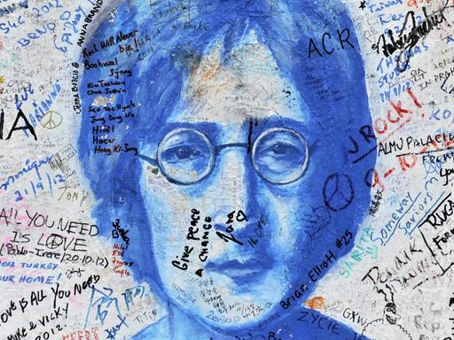 John Lennon auf einem Mauer Grafitti in Prag.