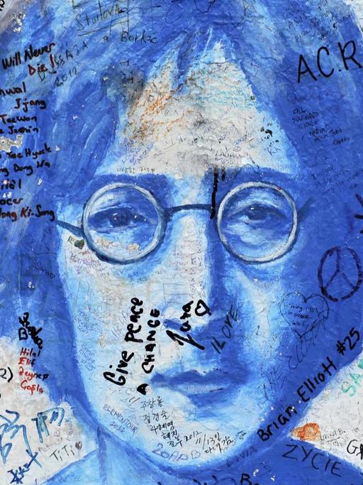 John Lennon auf einem Mauer Grafitti in Prag.