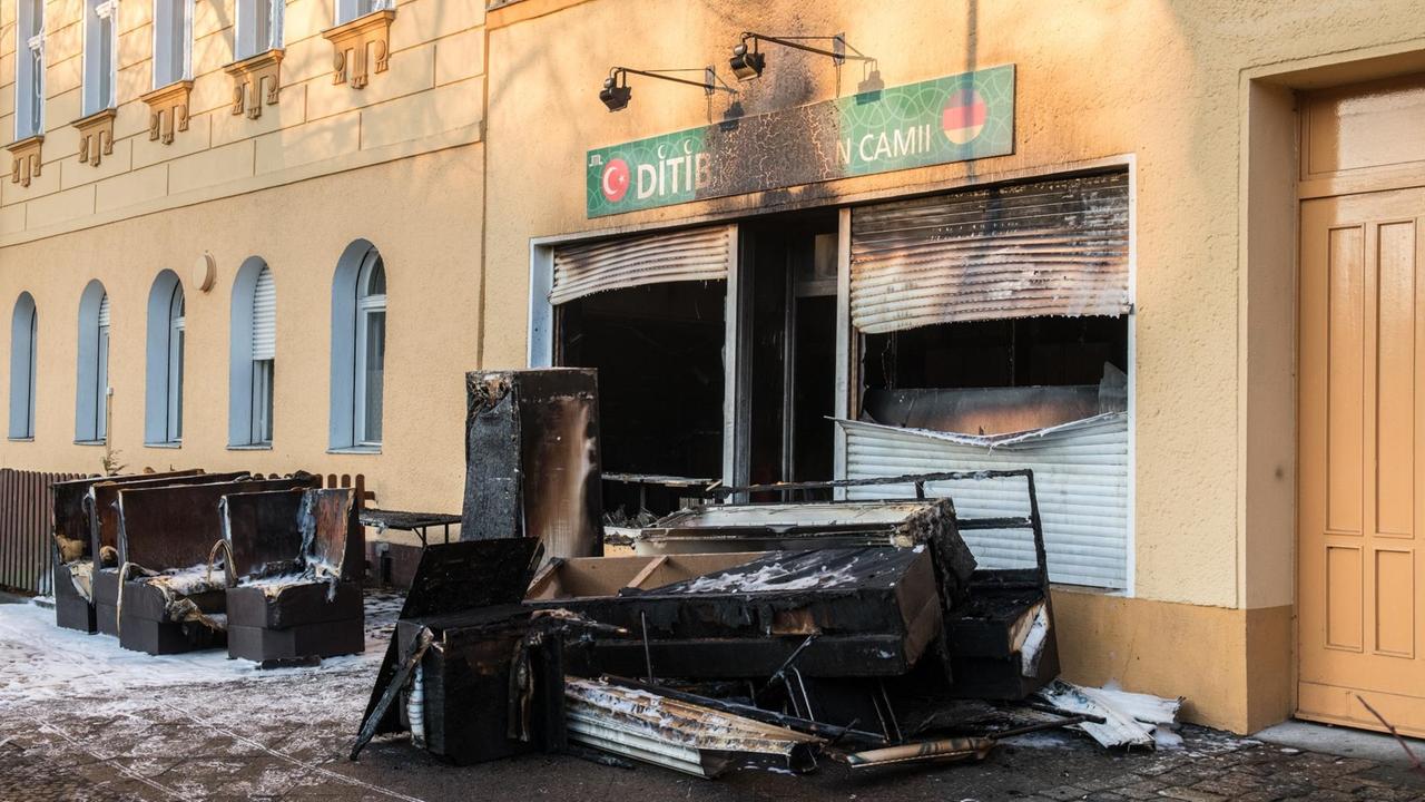 Die Fassade der Koca-Sinan-Moschee in Berlin-Reinickendorf nach dem Brand. Die Fassade der Koca-Sinan-Moschee in Berlin-Reinickendorf nach dem Brand.