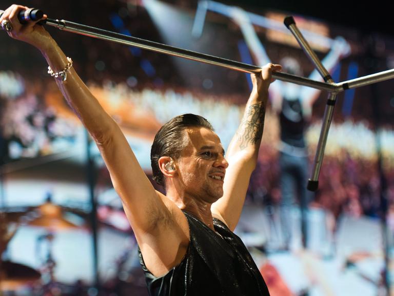 Dave Gahan bei einem Auftritt mit "Depeche Mode" in Polen (2014)