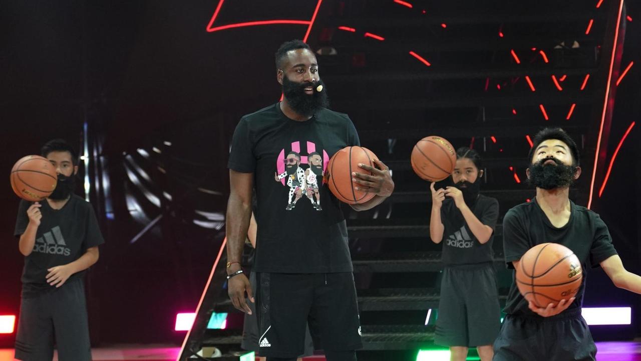 Ein Spieler des NBA-Teams Houston Rockest trifft Fans in China Foto: MAXPPP Ein Spieler des NBA-Teams Houston Rockest trifft Fans in China Foto: MAXPPP