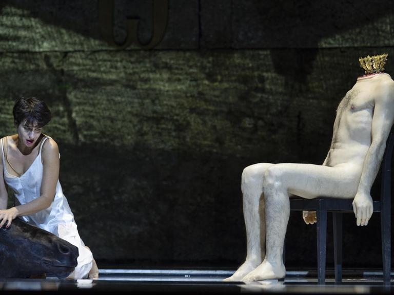 Asmik Grigorian als Salome in der gleichnamigen Oper von Richard Strauss auf den Salzburger Festspielen (2018) - in der Inszenierung von Franz Welser-Möst und Romeo Castellucci.