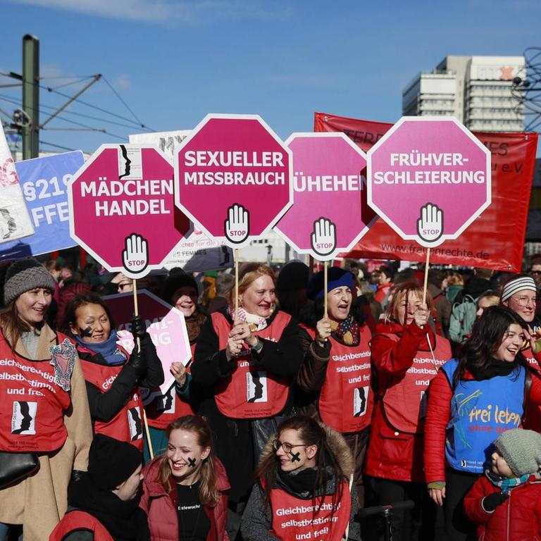 Demonstration zum Internationalen Frauentag in Berlin 