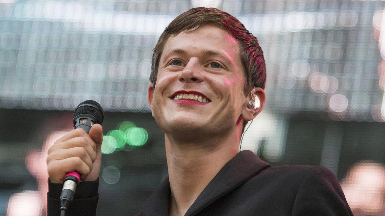 Mike Hadreas als Perfume Genius bei einem Auftritt in Lissabon, 2015 Mike Hadreas als Perfume Genius bei einem Auftritt in Lissabon, 2015