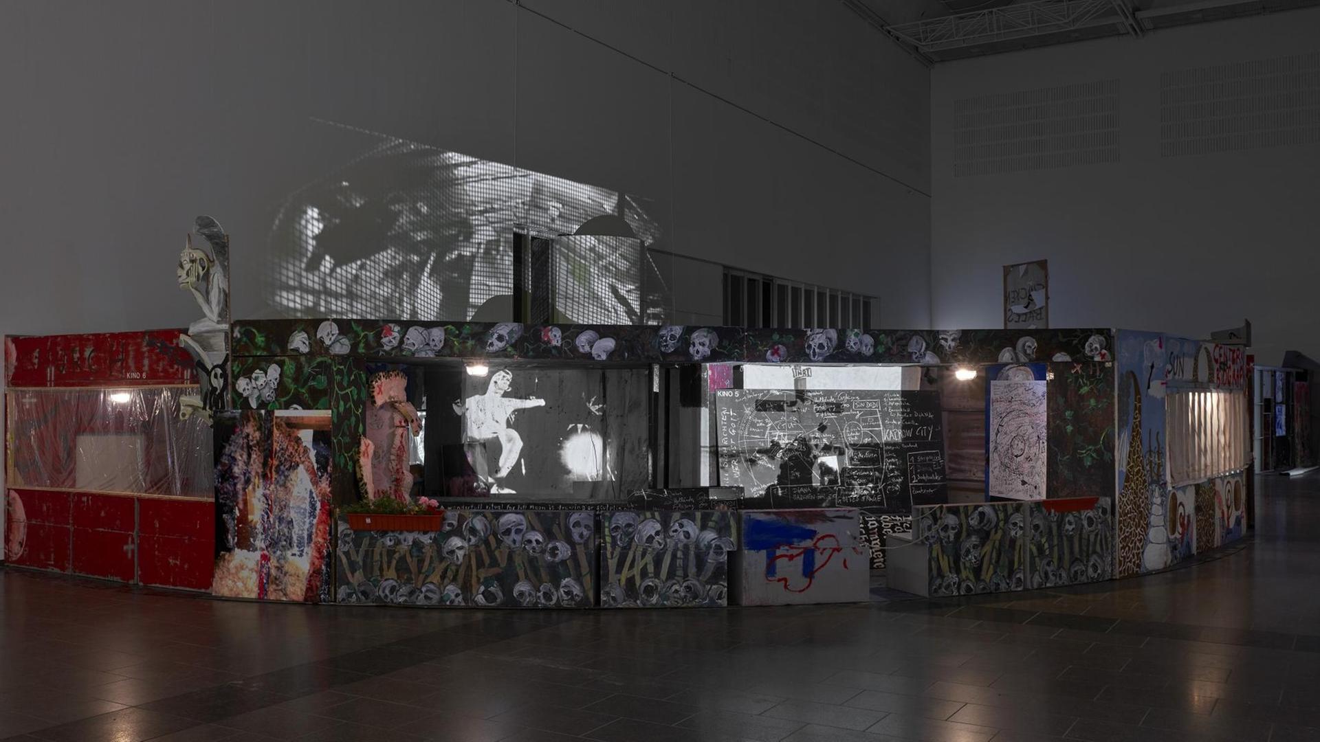 Die Installation Kaprow City von Christoph Schlingensief in der Kunstsammlung NRW in Düsseldorf. Die Installation Kaprow City von Christoph Schlingensief in der Kunstsammlung NRW in Düsseldorf.