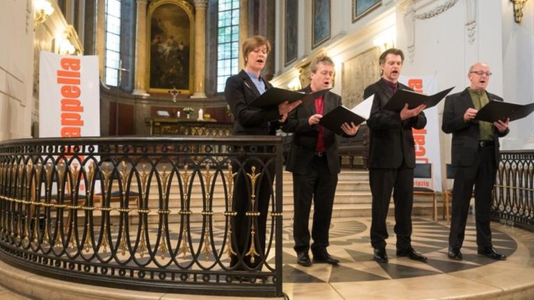 Die Mitglieder des Vokalensembles "Gothic Voices" stehen im Chorraum der Leipziger Nikolaikirche Die Mitglieder des Vokalensembles "Gothic Voices" stehen im Chorraum der Leipziger Nikolaikirche