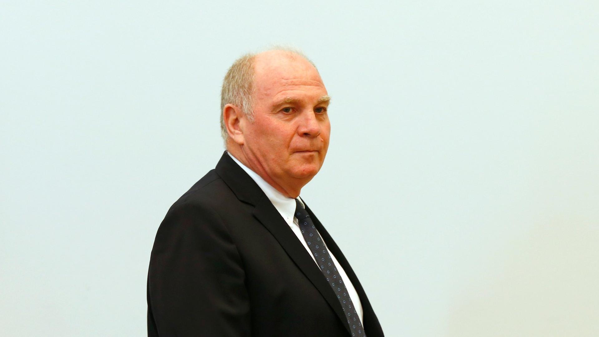 Uli Hoeneß muss vor Gericht Uli Hoeneß muss vor Gericht