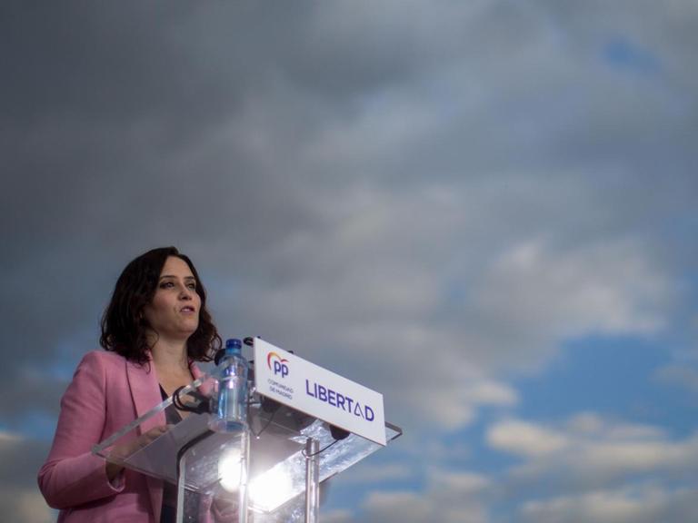 Isabel Diaz Ayuso, Kandidatin der spanischen konservativen Volkspartei Partido Popular (PP), bei der Abschlusskundgebung vor der Regionalwahl am 4. Mai in Madrid