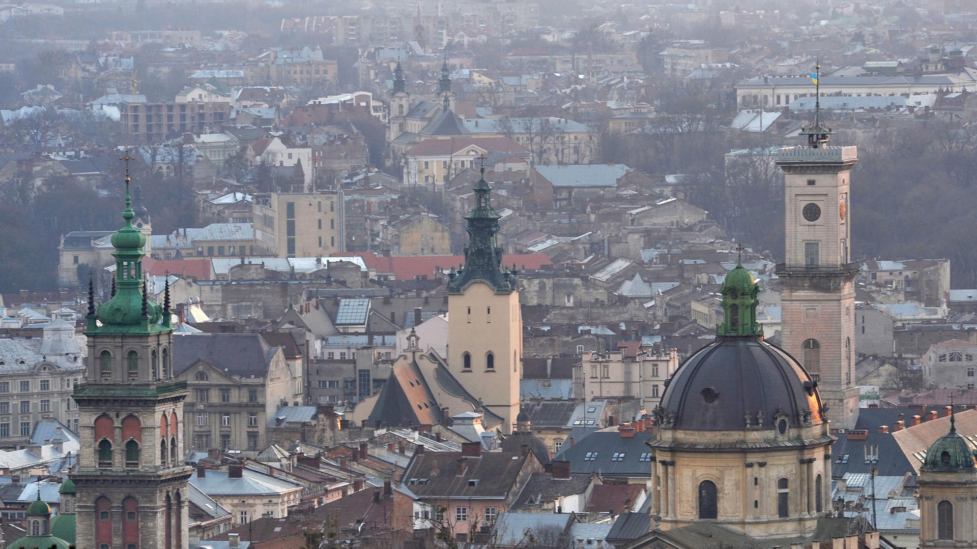 Blick auf die Stadt Lviv, ehemals Lemberg, im Westen der Ukraine Blick auf die Stadt Lviv, ehemals Lemberg, im Westen der Ukraine