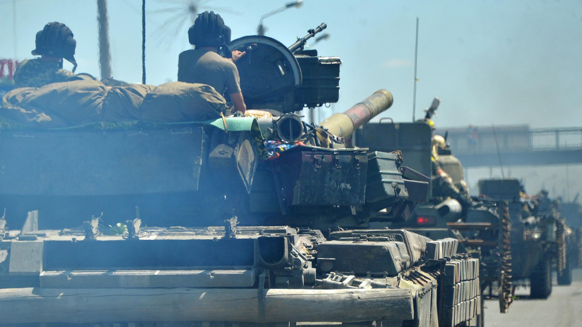 Ukrainische Panzer im Juli im umkämpften Osten des Landes Ukrainische Panzer im Juli im umkämpften Osten des Landes