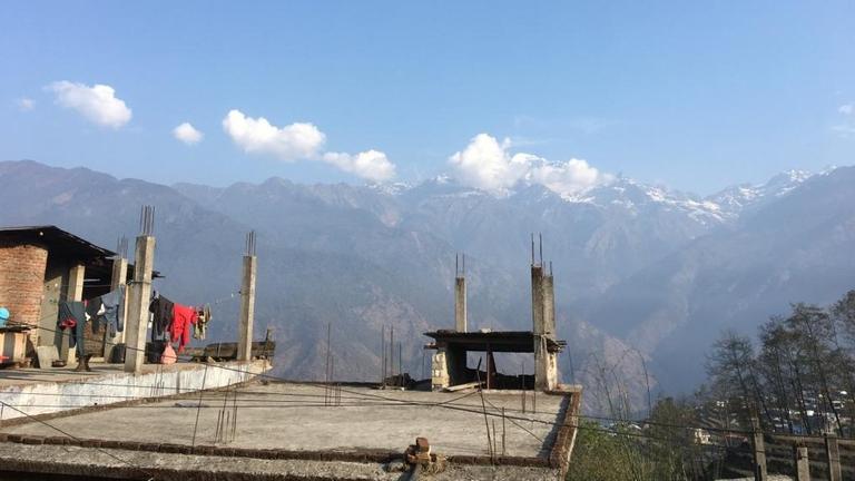 Baustelle mit Aussicht in Barpak
