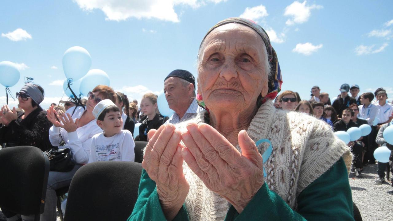 Gedenken im Mai 2016 in Bakhchisaraisky, Krim, an die Deportation der Krim-Tataren 1944 unter Stalin. Gedenken im Mai 2016 in Bakhchisaraisky, Krim, an die Deportation der Krim-Tataren 1944 unter Stalin.