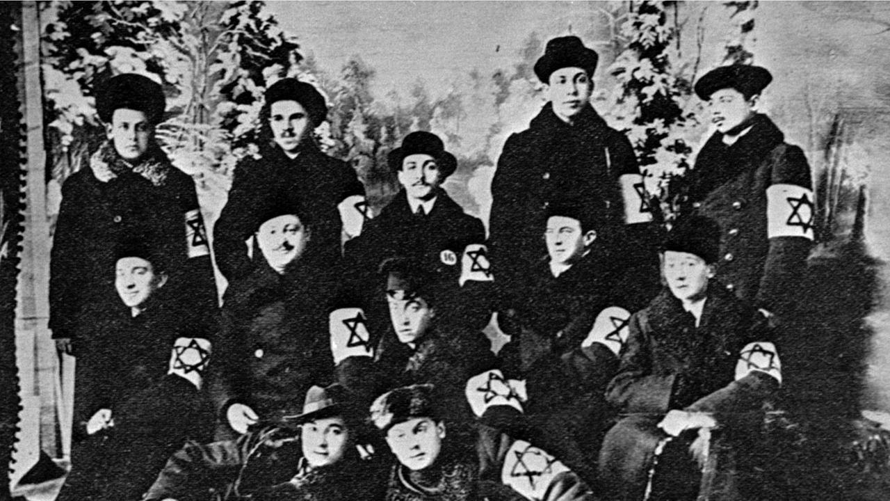 Jüdische Freiwillige aus Russland bereiten sich auf ihren Dienst als Sanitäter im 1. Weltkieg vor