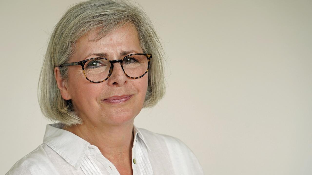 Ulrike Bestgen, Leiterin des Bauhaus-Museums in Weimar, bei der Verkündung des Siegerentwurfs im Wettbewerb "Kunst am Bau" für das bauhaus museum weimar. Sieger des Wettbewerbs wurde der Künstler Thomas Saraceno. Ulrike Bestgen, Leiterin des Bauhaus-Museums in Weimar, bei der Verkündung des Siegerentwurfs im Wettbewerb "Kunst am Bau" für das bauhaus museum weimar. Sieger des Wettbewerbs wurde der Künstler Thomas Saraceno.